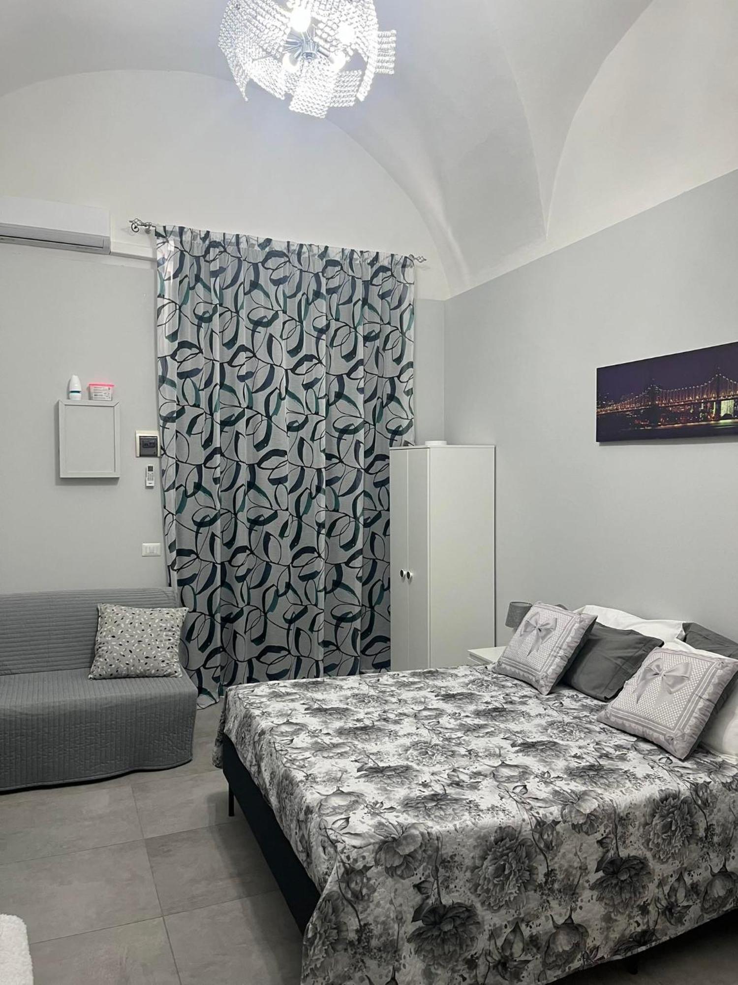 Casa Vacanze I 4 Diamanti Room 1 Catania Exterior photo